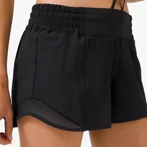 Lululemon hotty hot 2.5 shorts